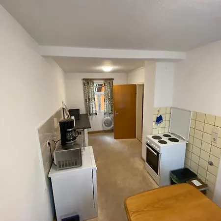 Einfaches Haus Mit Privatzimmern Und Gemeinschaftsraeumen Heilbronn Exterior photo