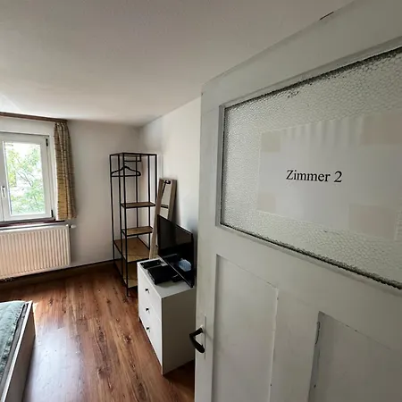 Einfaches Haus Mit Privatzimmern Und Gemeinschaftsraeumen Heilbronn Exterior photo