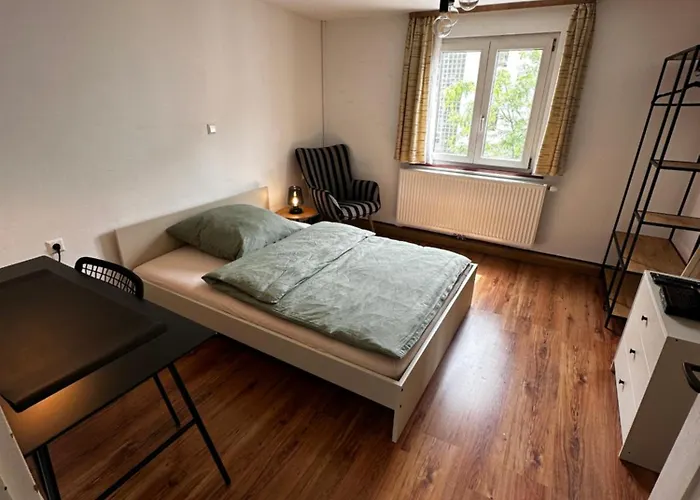Einfaches Haus Mit Privatzimmern Und Gemeinschaftsraeumen