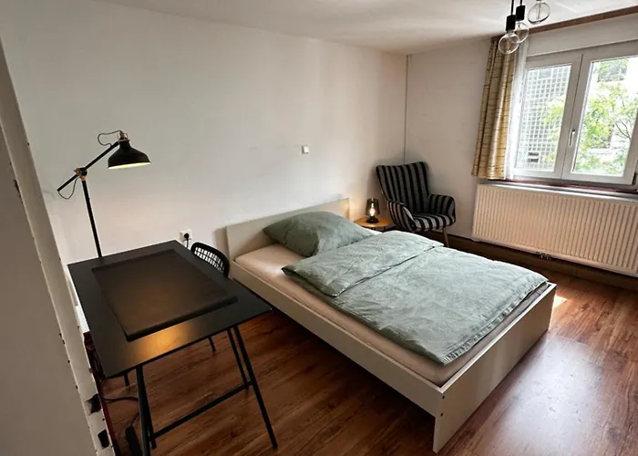 Einfaches Haus Mit Privatzimmern Und Gemeinschaftsraeumen