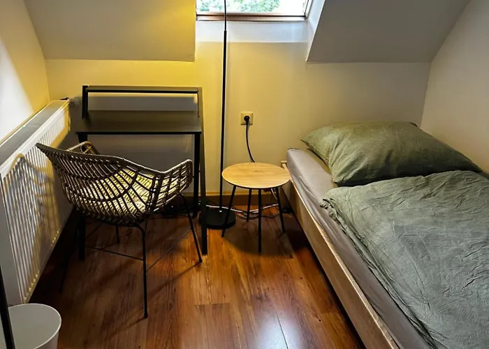 Einfaches Haus Mit Privatzimmern Und Gemeinschaftsraeumen