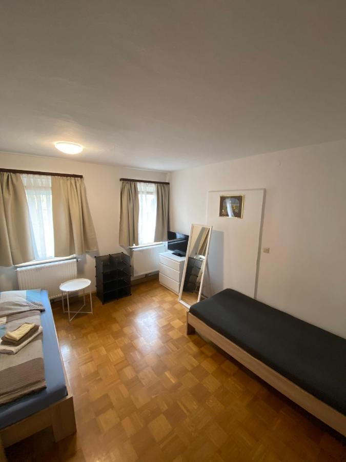 Einfaches Haus Mit Privatzimmern Und Gemeinschaftsraeumen Heilbronn