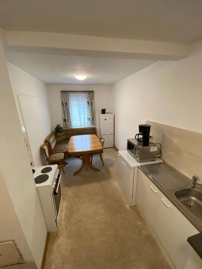 Einfaches Haus Mit Privatzimmern Und Gemeinschaftsraeumen *