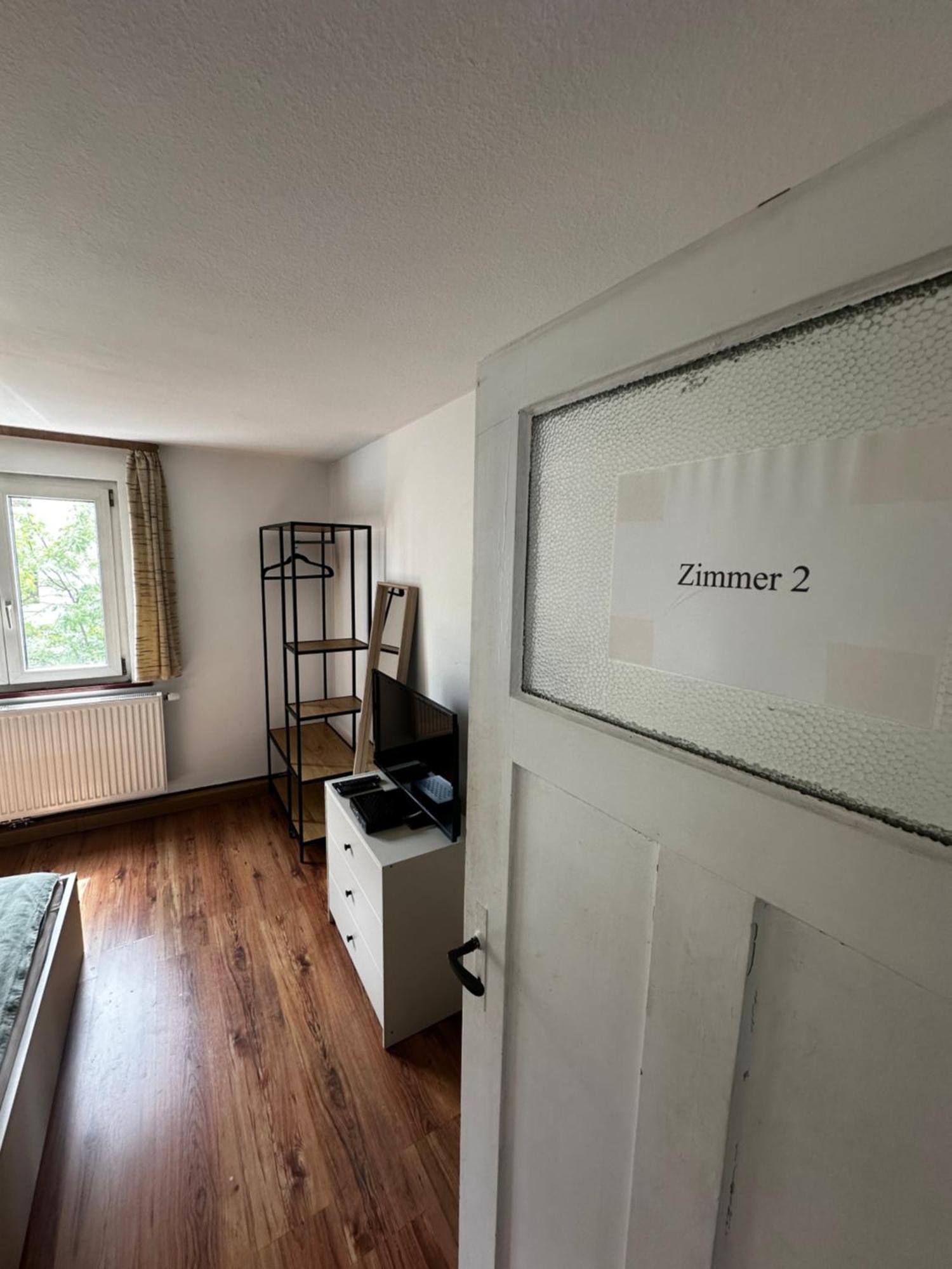 Einfaches Haus Mit Privatzimmern Und Gemeinschaftsraeumen * Хейльбронн