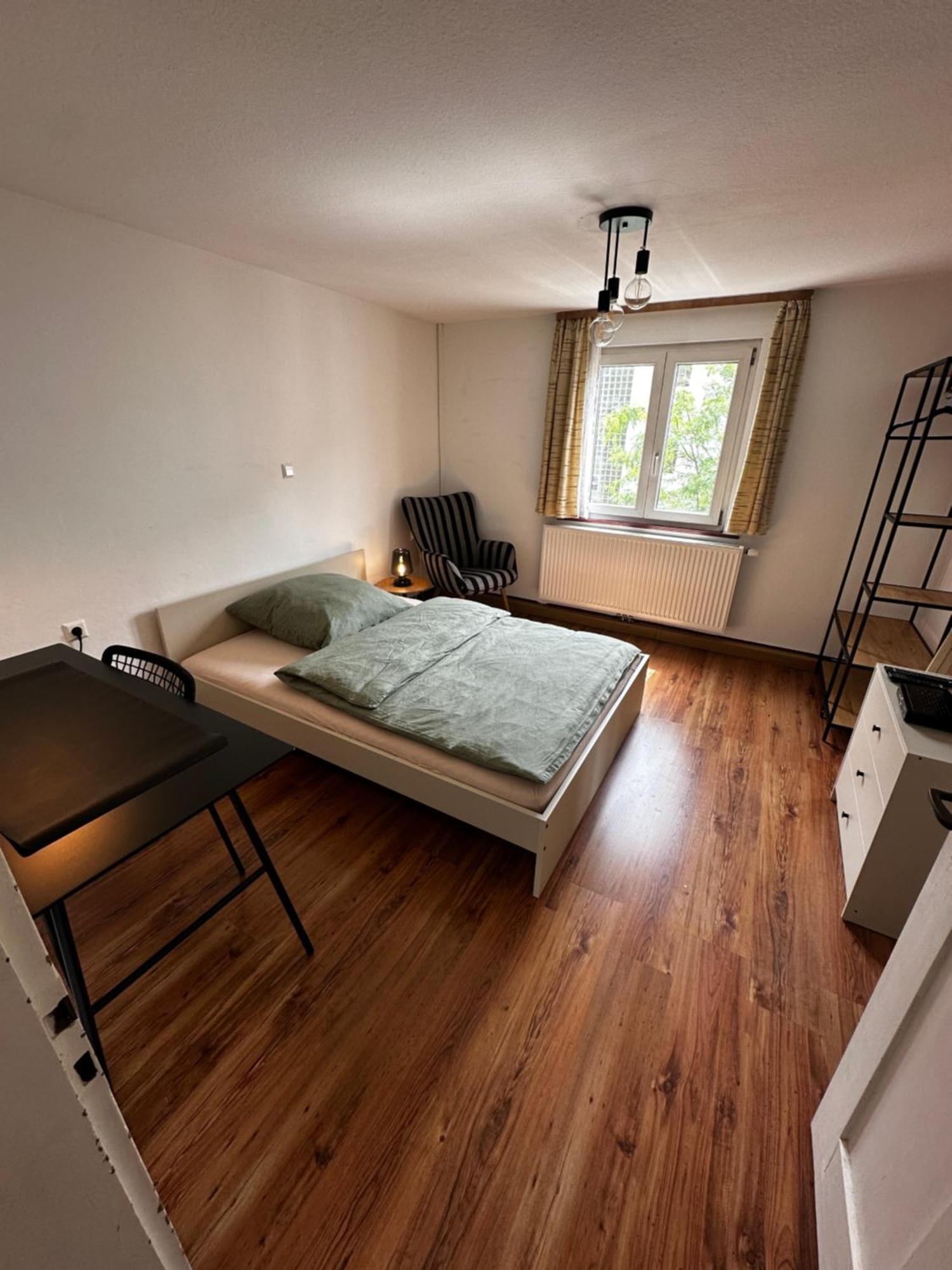 Einfaches Haus Mit Privatzimmern Und Gemeinschaftsraeumen Проживание в семье Хейльбронн