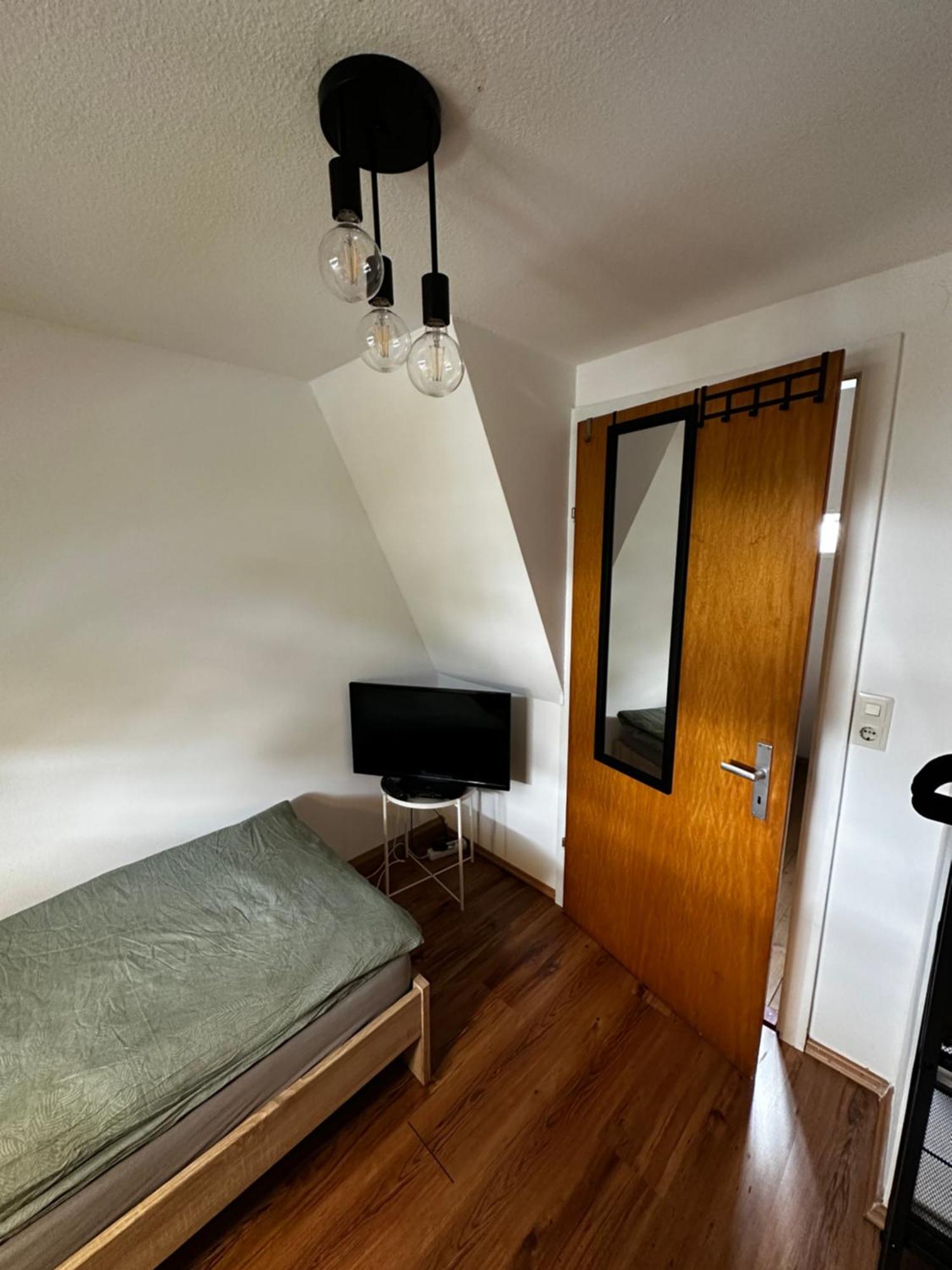 Homestay Einfaches Haus Mit Privatzimmern Und Gemeinschaftsraeumen